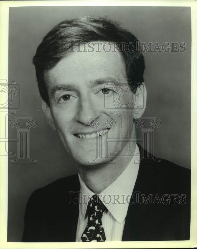 Press Photo An actor poses for a photograph. - Historic Images