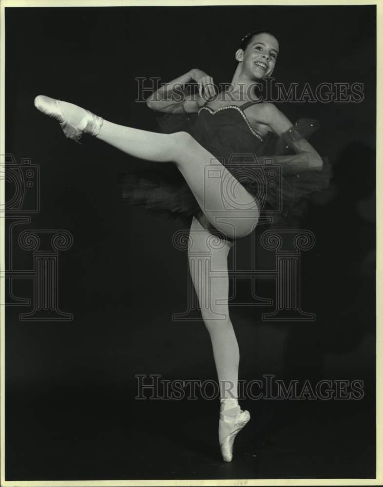 Press Photo Lizzy Siegle of San Antonio Dance Theater. - Historic Images