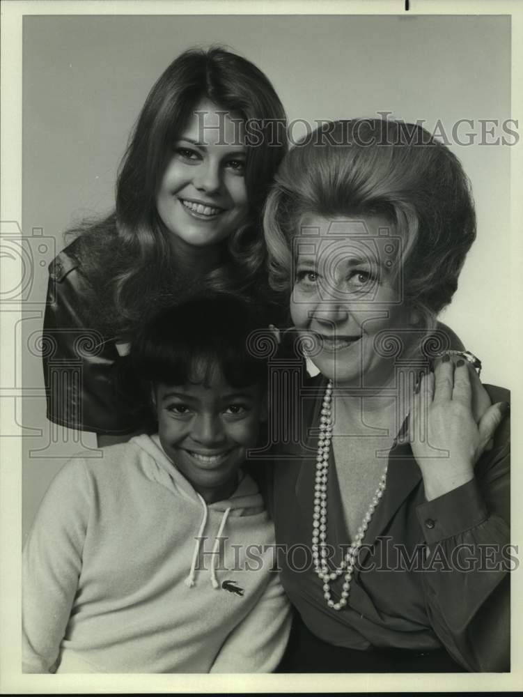 Press Photo Charlotte Rae, Lisa Welchel and Kim Fields on The Facts of Life. - Historic Images