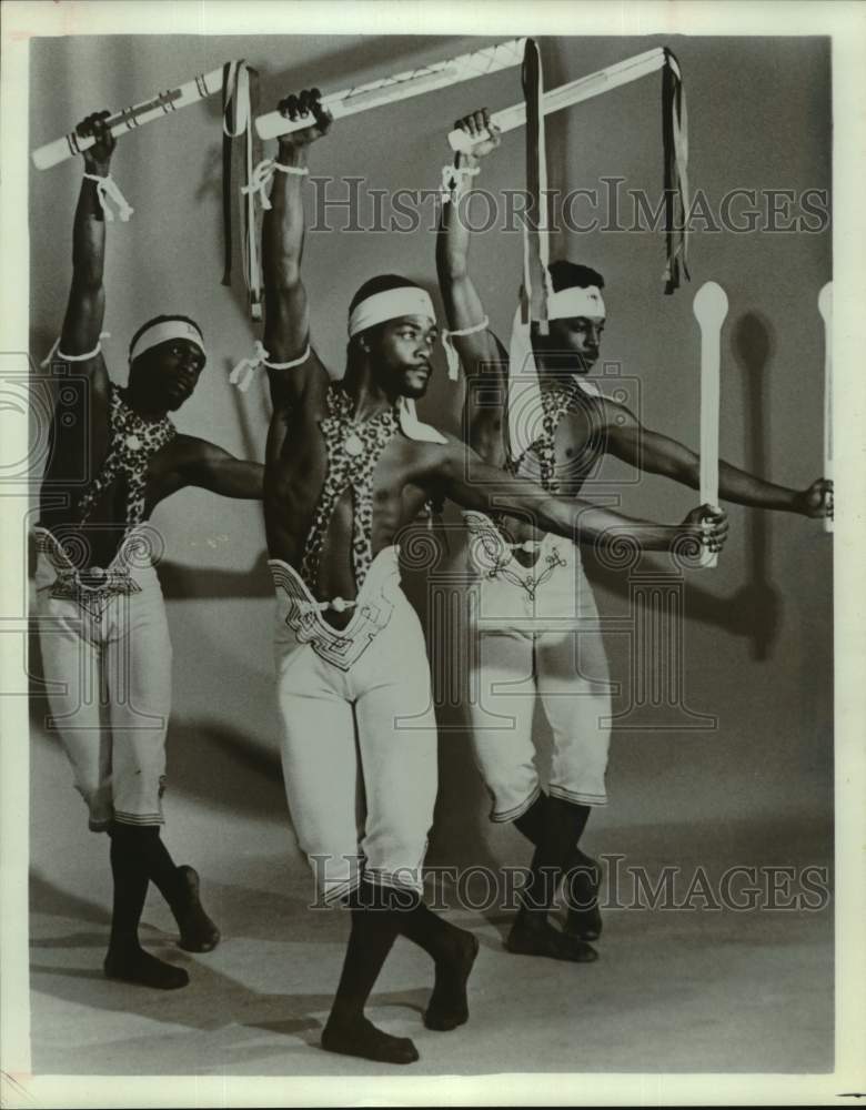 Press Photo Members of the R&#39;Wanda Lewis Dance Company. - Historic Images