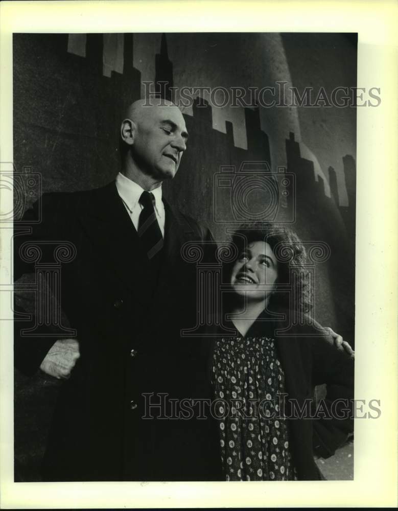 1987 Press Photo Members of San Antonio Little Theater star in Annie. - Historic Images