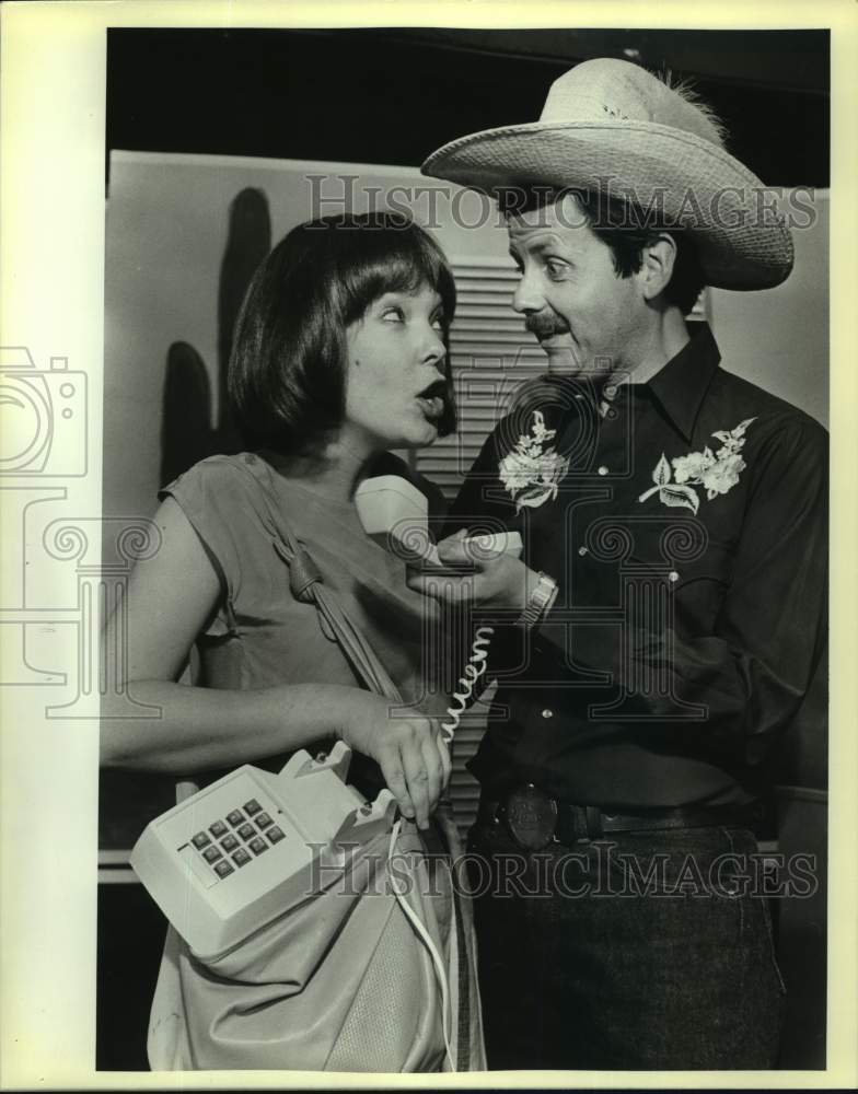 1985 Press Photo Members of San Antonio Little Theater in Texas Tacky. - Historic Images