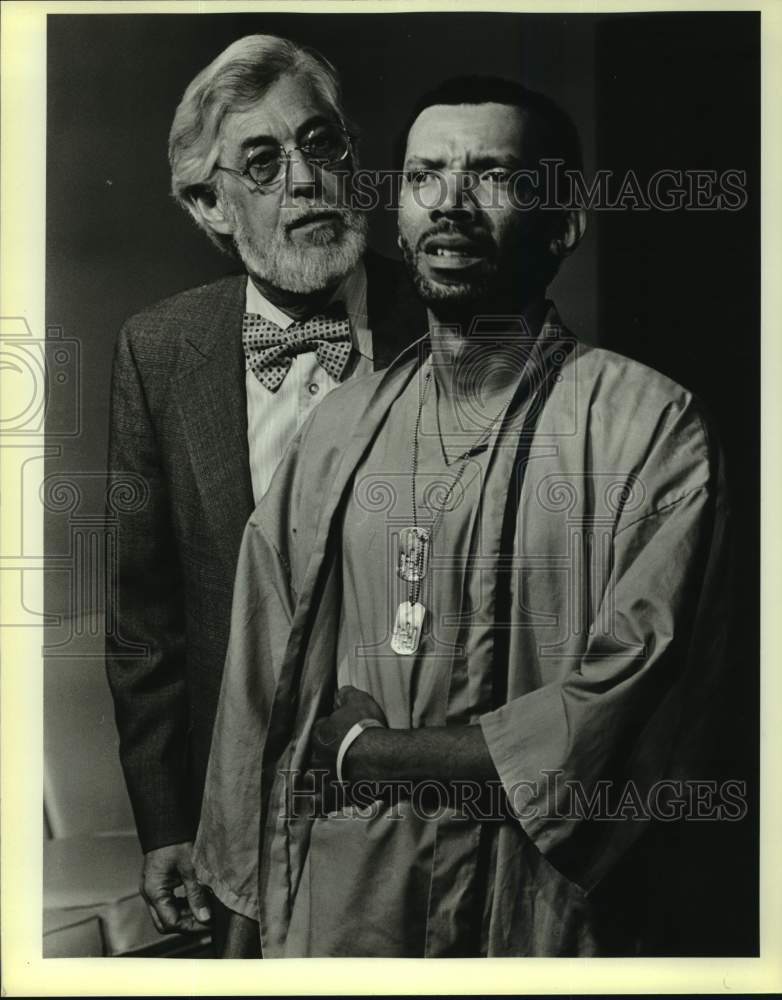 1985 Press Photo Members of San Antonio Little Theater in Medal of Honor Rag. - Historic Images