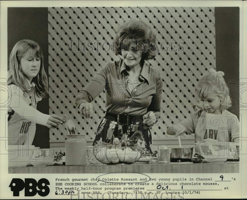 1974 Press Photo Kids Cooking Show TV Host Colette Rossant Cooks With Two Girls - Historic Images