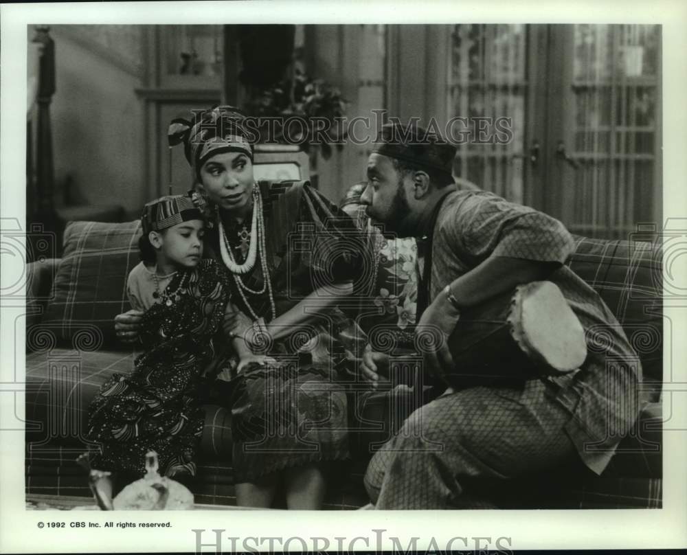 1992 Press Photo CBS Actors Perform Scene in Living Room in African Dress - Historic Images