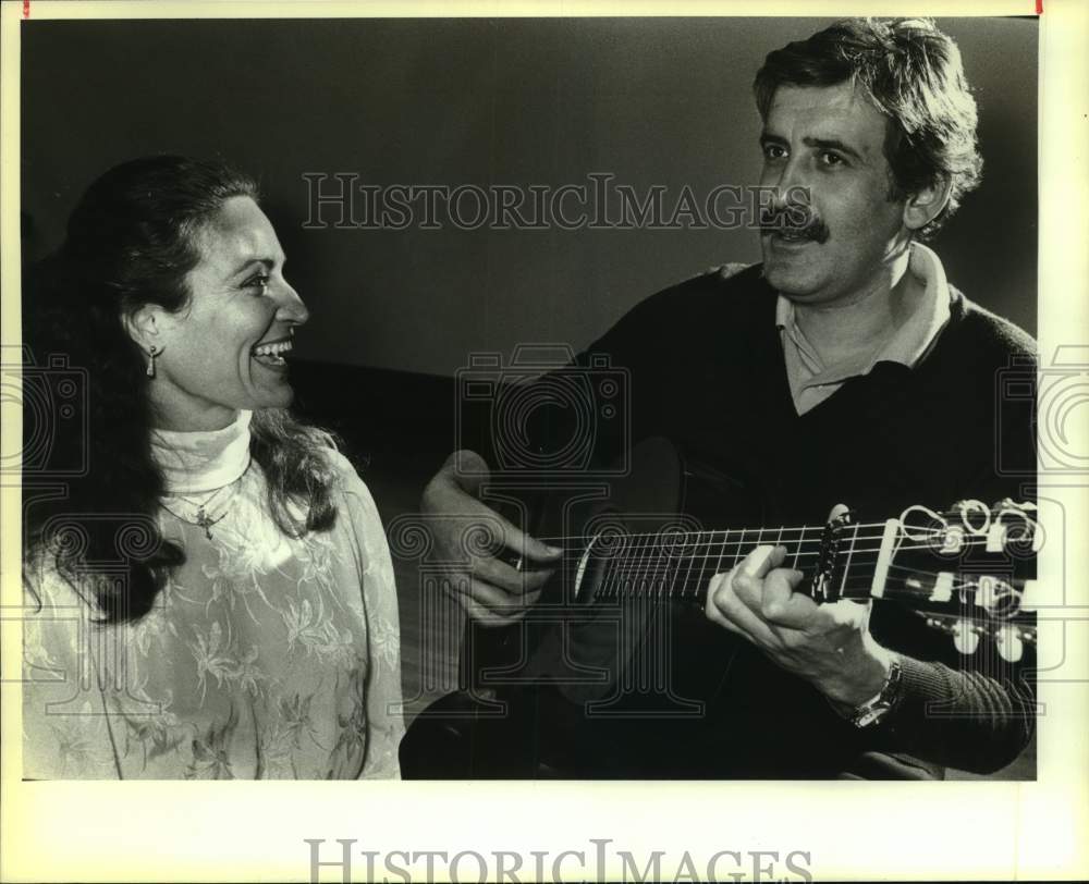 1984 Press Photo Guitarist Xavier Ribalta &amp; Gwendolyn Diaz at Festival Calderon - Historic Images