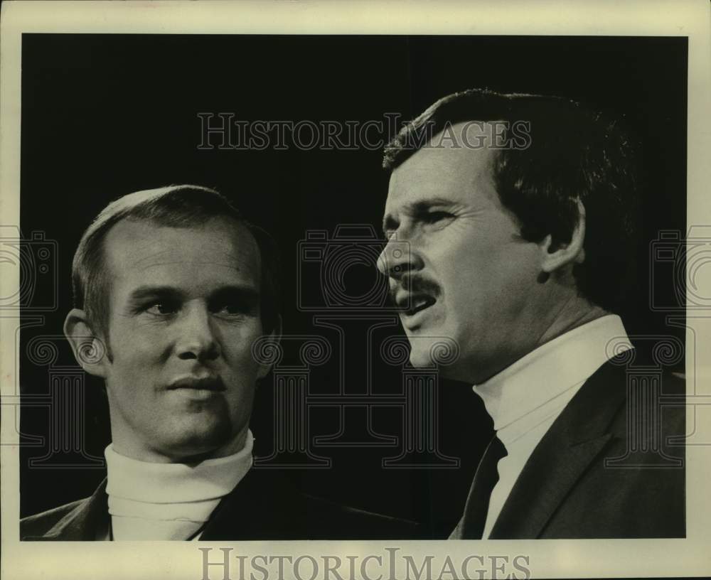 Press Photo Entertainers Tom &amp; Dick Smothers - Historic Images