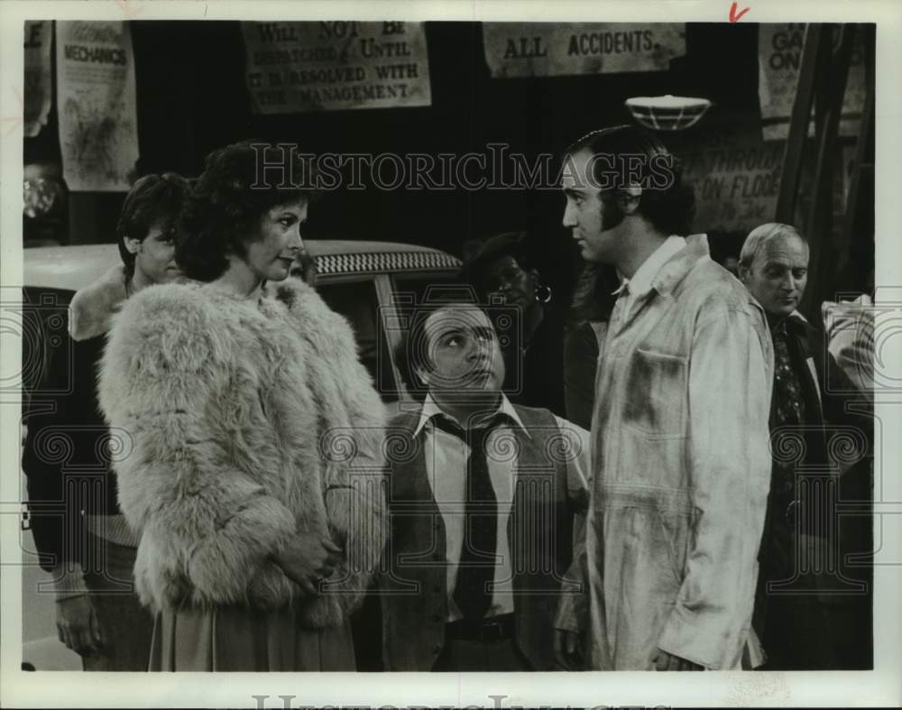 Press Photo Cast Performs Scene in TV Series "Taxi" - Historic Images
