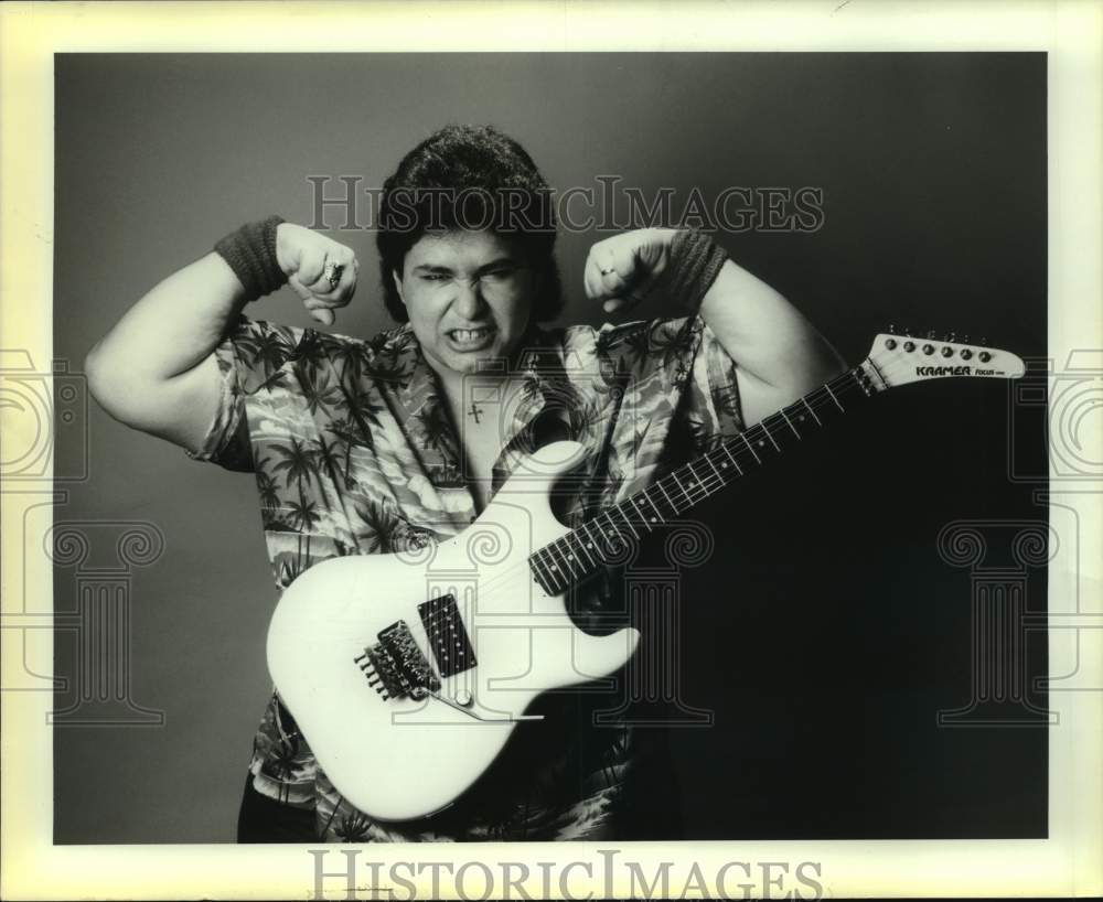 1986 Press Photo Musician Jimmy Sweetwood Poses With Guitar - Historic Images
