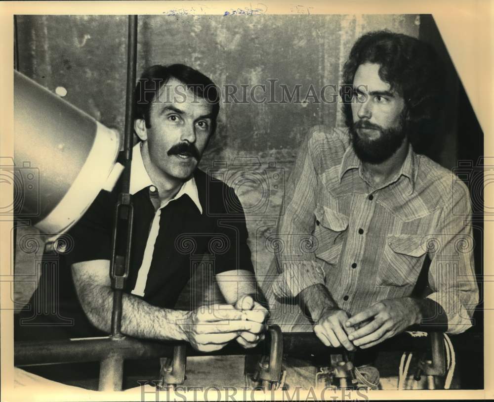 Press Photo Two actors in a scene at Trinity University, San Antonio. - Historic Images