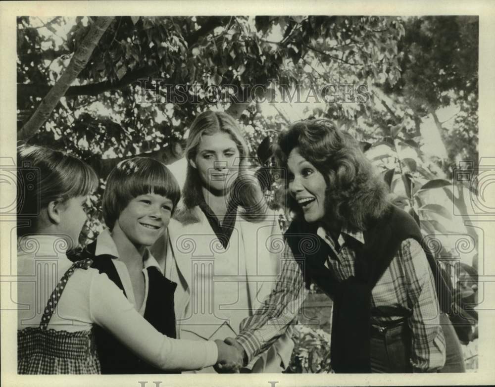 Press Photo Laraine Stephens in a scene on Fantasy Island, TV show. - Historic Images