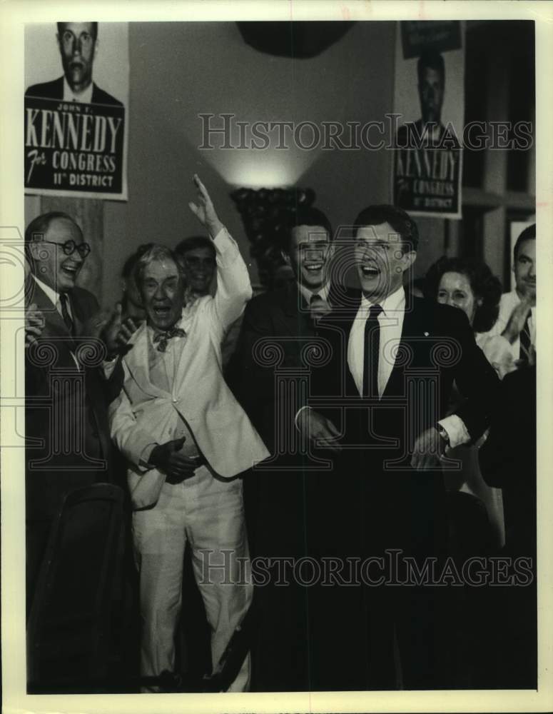 Press Photo Actor Paul Rudd & Cast in Political Scene - Historic Images