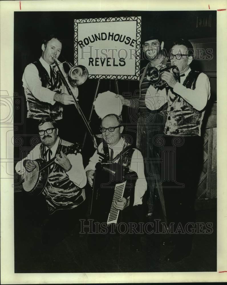 1971 Press Photo Music Group Roundhouse Revels Perform at Bexar Kiwanis Club - Historic Images