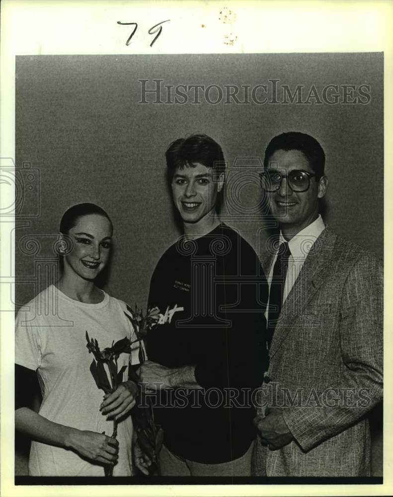 1988 Press Photo Ballet Dancers Anne Montgomery & Rob Roy With Buddy Trevino - Historic Images