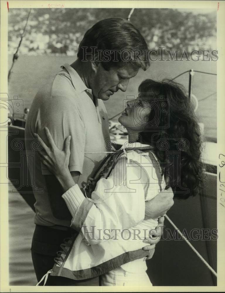 1984 Press Photo Actors Jaclyn Smith  Ken Howard in NBC TV Film &quot;Rage of Angels&quot; - Historic Images