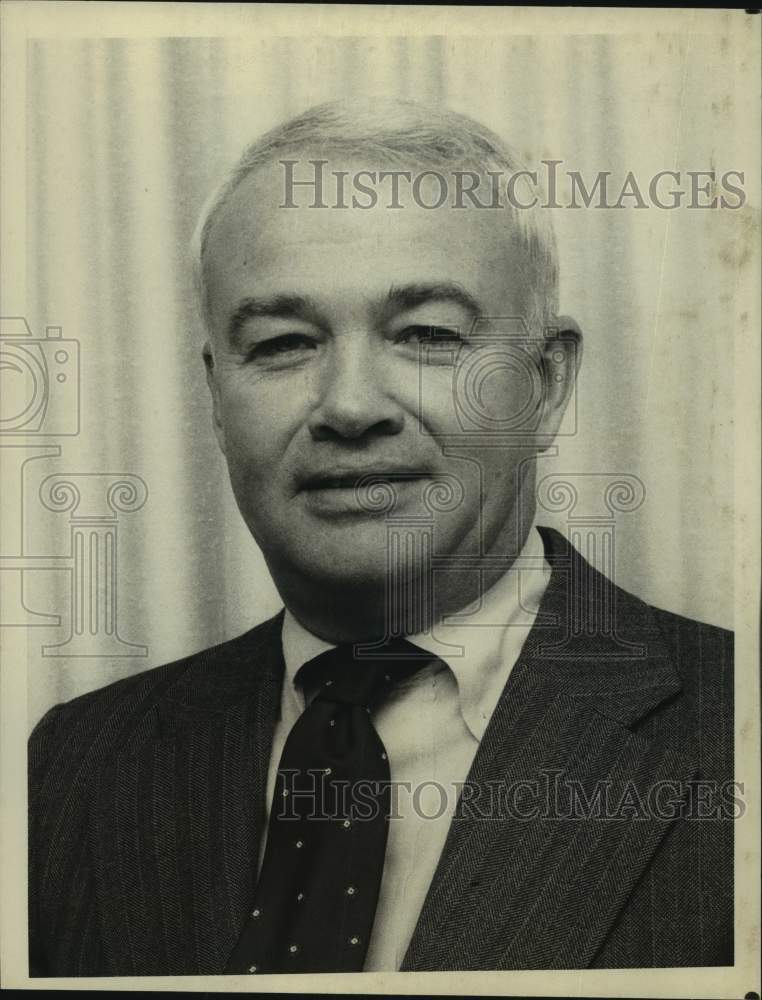 Press Photo Man in Suit &amp; Tie - sap52839- Historic Images