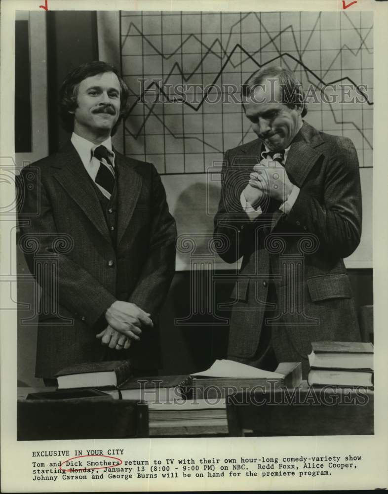 1975 Press Photo The Smothers Brothers Host NBC Variety Show - Historic Images