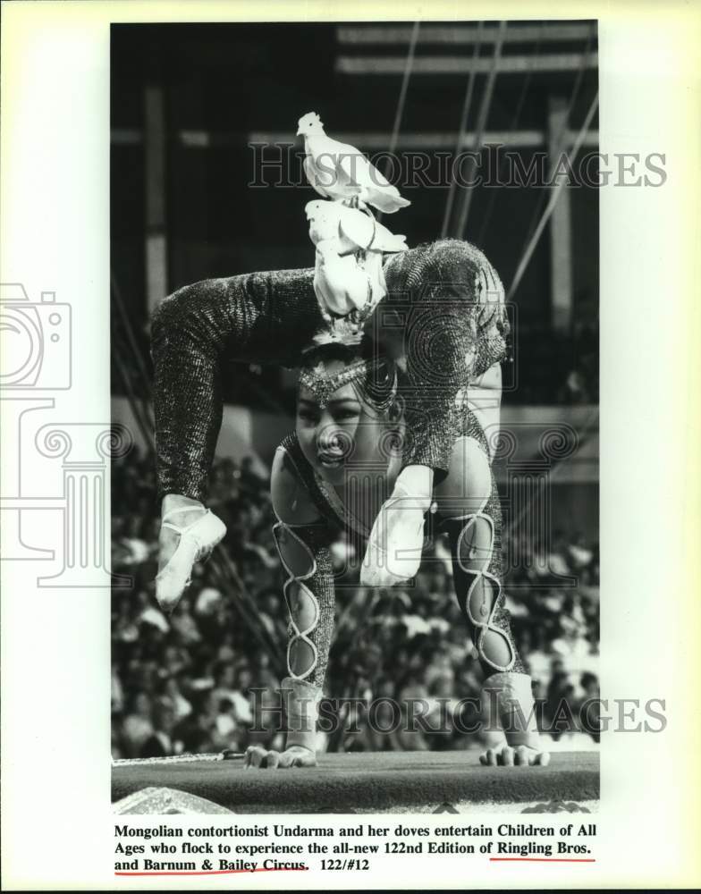 Press Photo Ringling Bros. &amp; Barnum &amp; Bailey Circus Contortionist Undarma - Historic Images