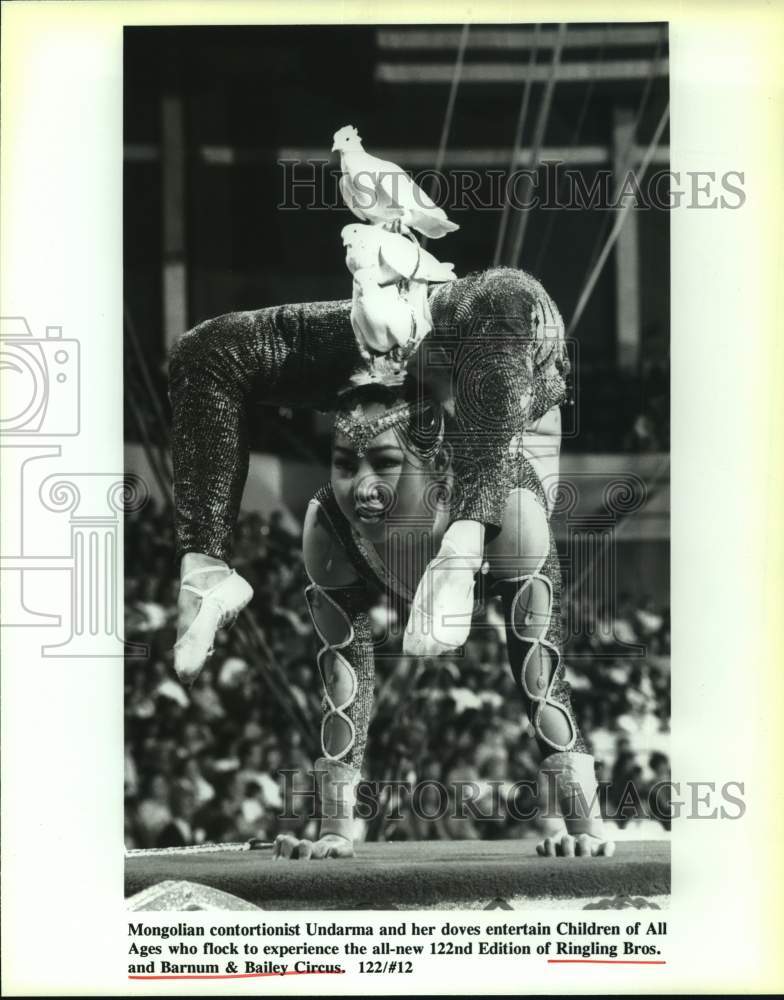 Press Photo Ringling Bros. & Barnum & Bailey Circus Contortionist Undarma - Historic Images