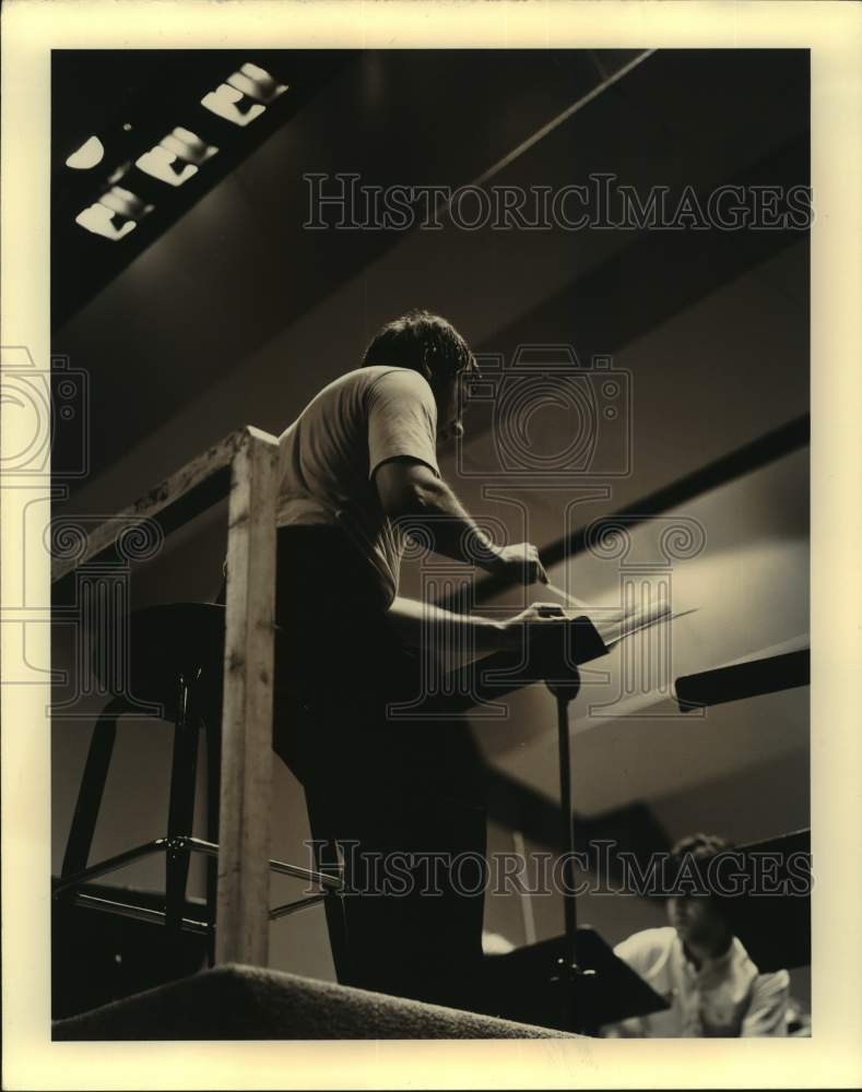 Press Photo San Antonio Symphony Director Lawrence Smith Rehearses - Historic Images