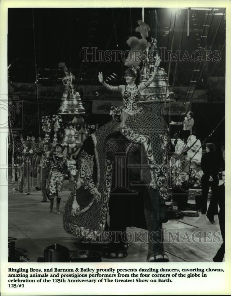 1998 Press Photo Elephant Leads Ringling Bros. & Barnum & Bailey Circus Parade - Historic Images