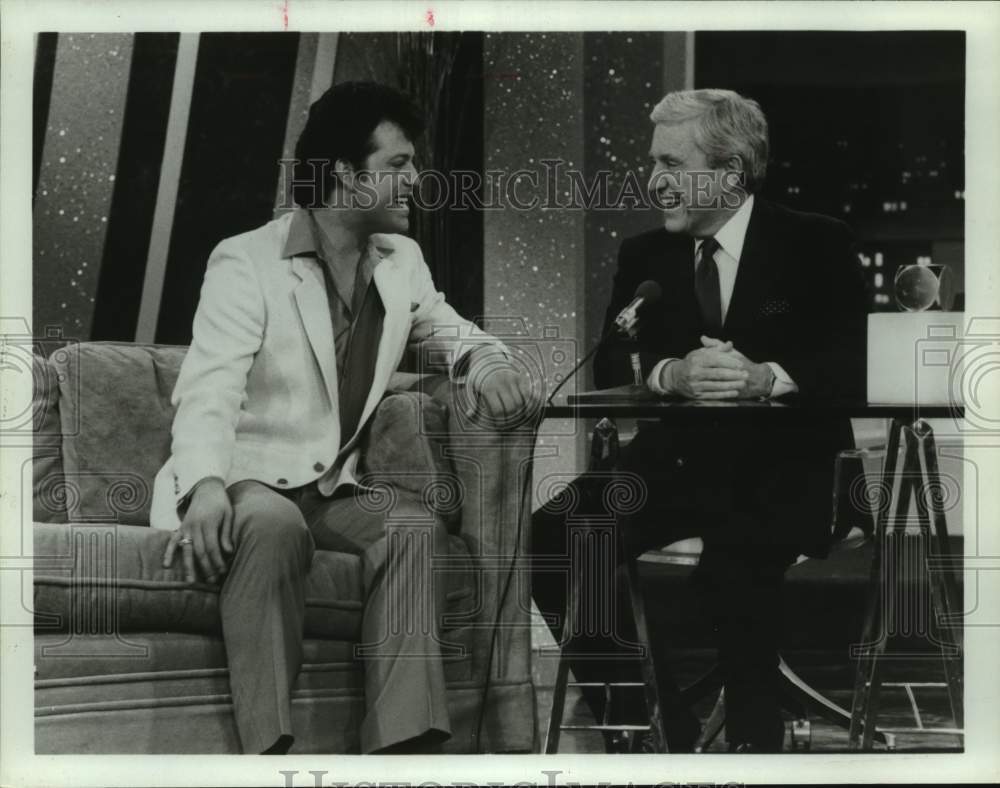 1984 Press Photo TV Host Merv Griffin Interviews Actor Paul Rodriguez - Historic Images