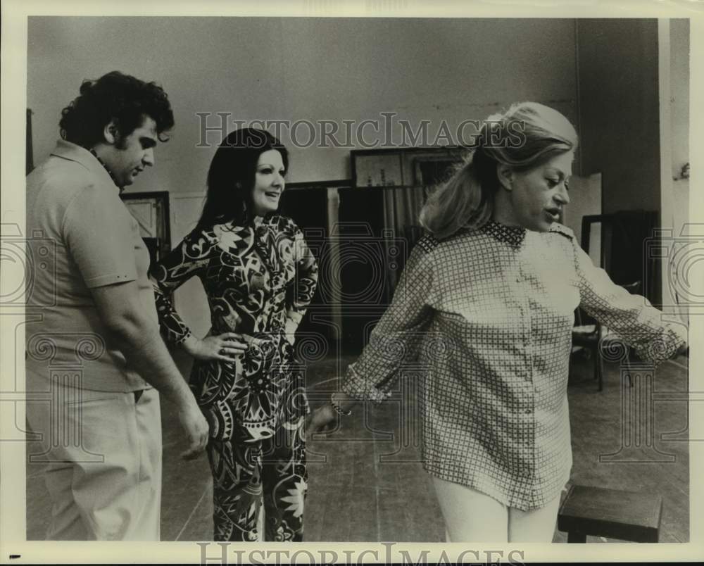 Press Photo Two Women &amp; Man Backstage - Historic Images