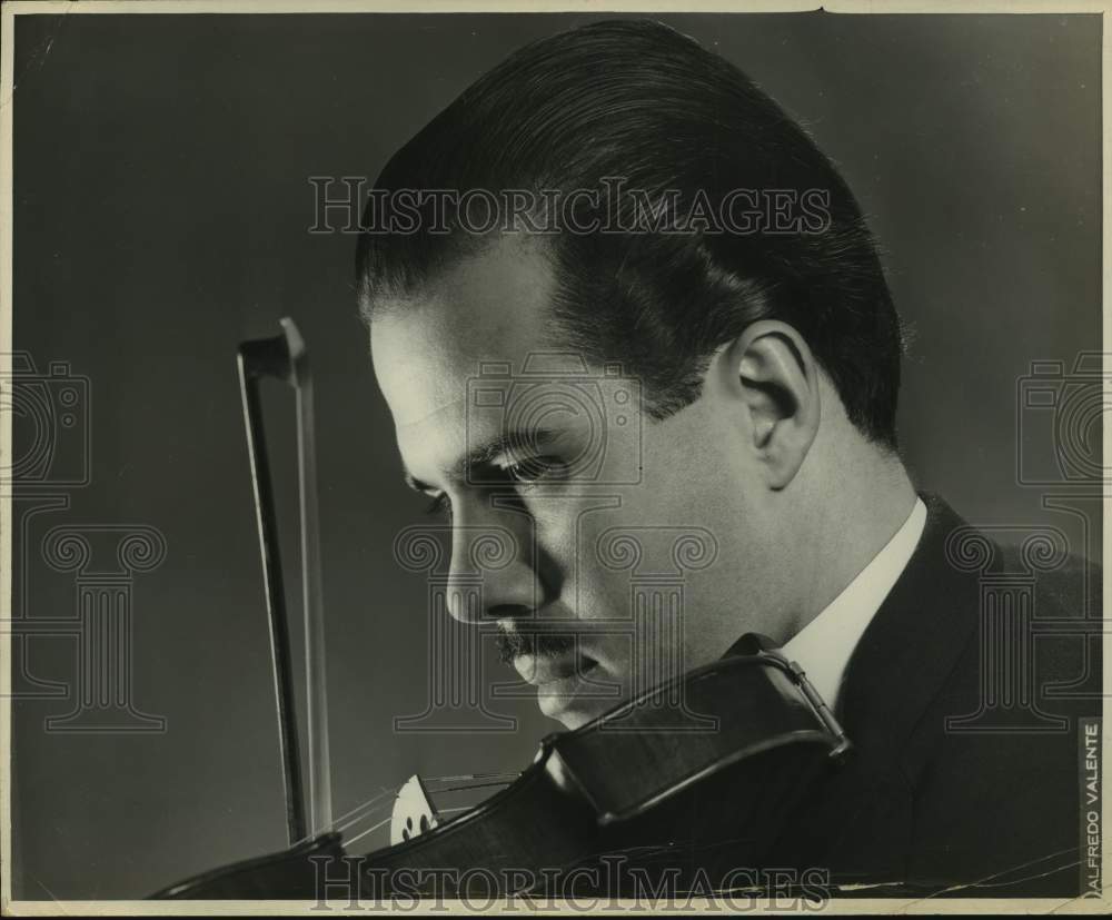 1955 Press Photo Violinist Angel Reyes - Historic Images