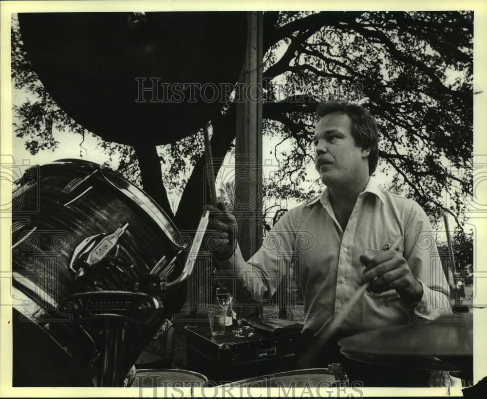 1984 Press Photo Regency Jazz Band Musician Kevin Hess Plays Drums - Historic Images