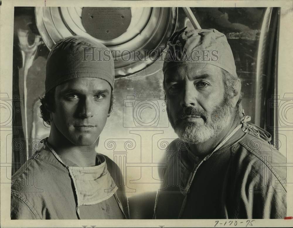 1979 Press Photo Two Actors Portray Doctors in Operating Room - Historic Images