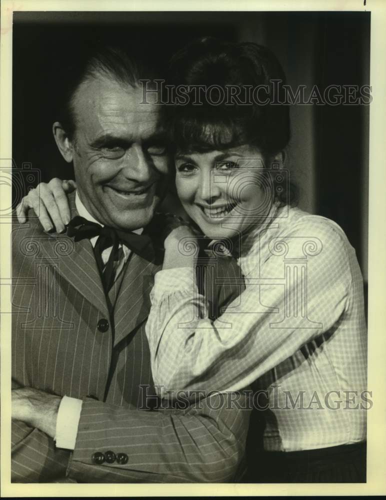 Press Photo Man & Woman in Period Costume - Historic Images