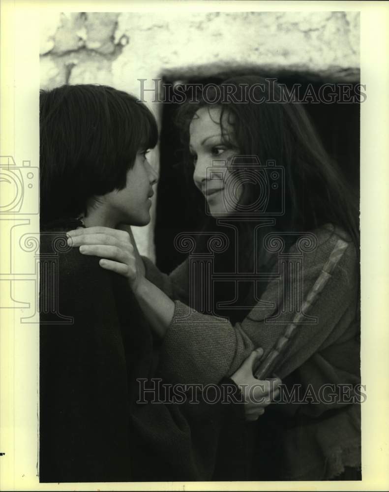 Press Photo Opera Singer Teresa Stratas Gazes at Boy - Historic Images