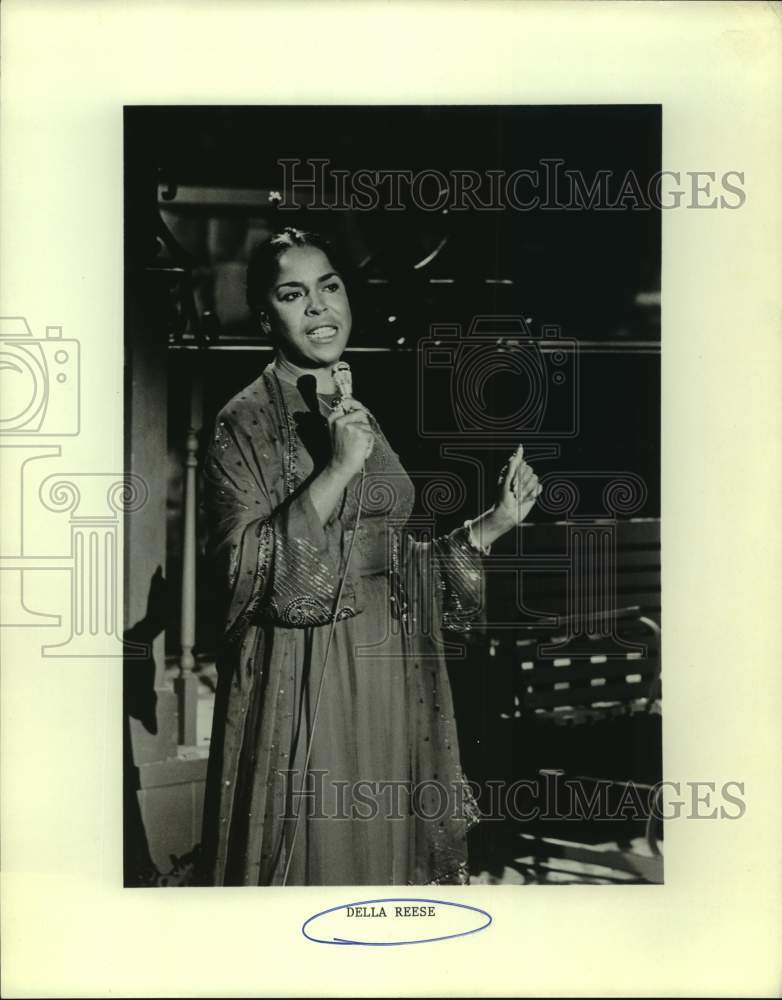 Press Photo Actress Della Reese Performs on Stage - Historic Images