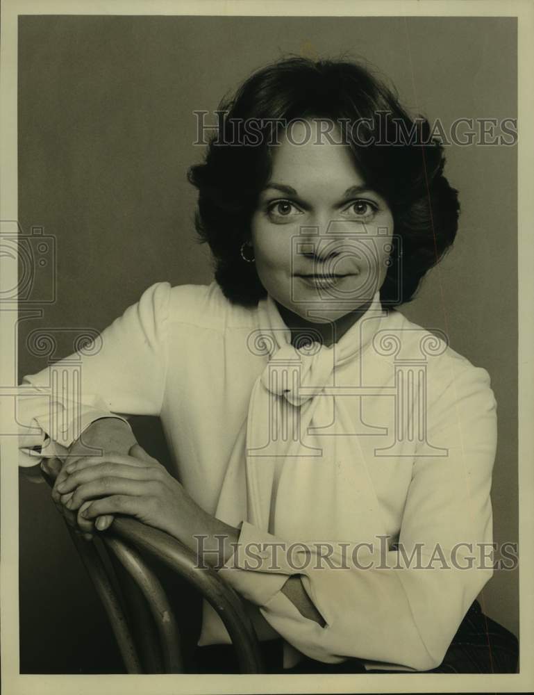 Press Photo Pamela Reed stars on The Andros Targets, on CBS Television. - Historic Images