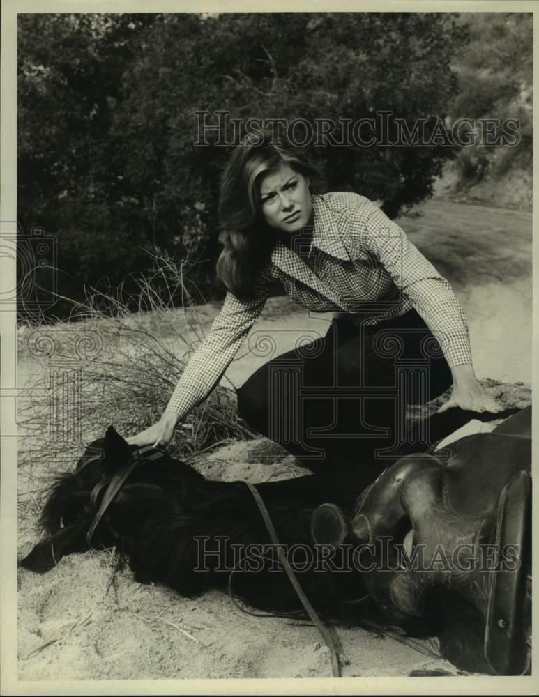 Press Photo Actress Susanne Reed with Downed Horse in CBS TV Series &quot;Code R&quot; - Historic Images