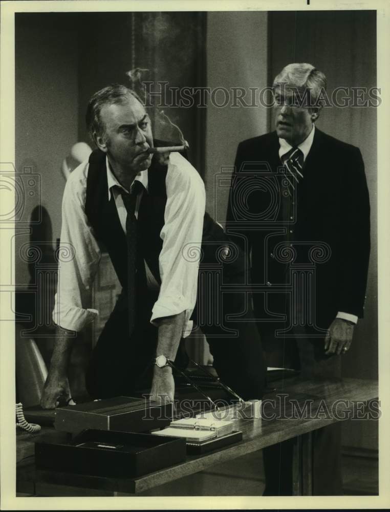 1975 Press Photo Actor Carl Reiner Smokes Cigar with Man in Office - Historic Images