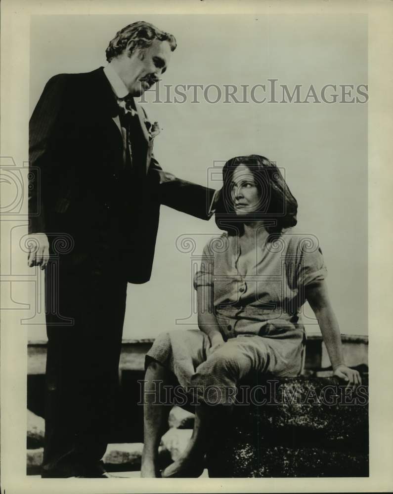 Press Photo Actor Jason Robards Comforts Woman in Scene - Historic Images