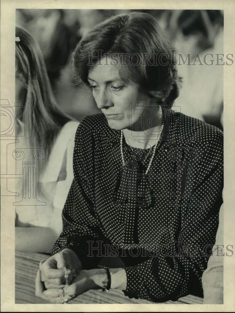 1982 Press Photo Actress Vanessa Redgrave Prays in ABC Movie "My Body, My Child" - Historic Images