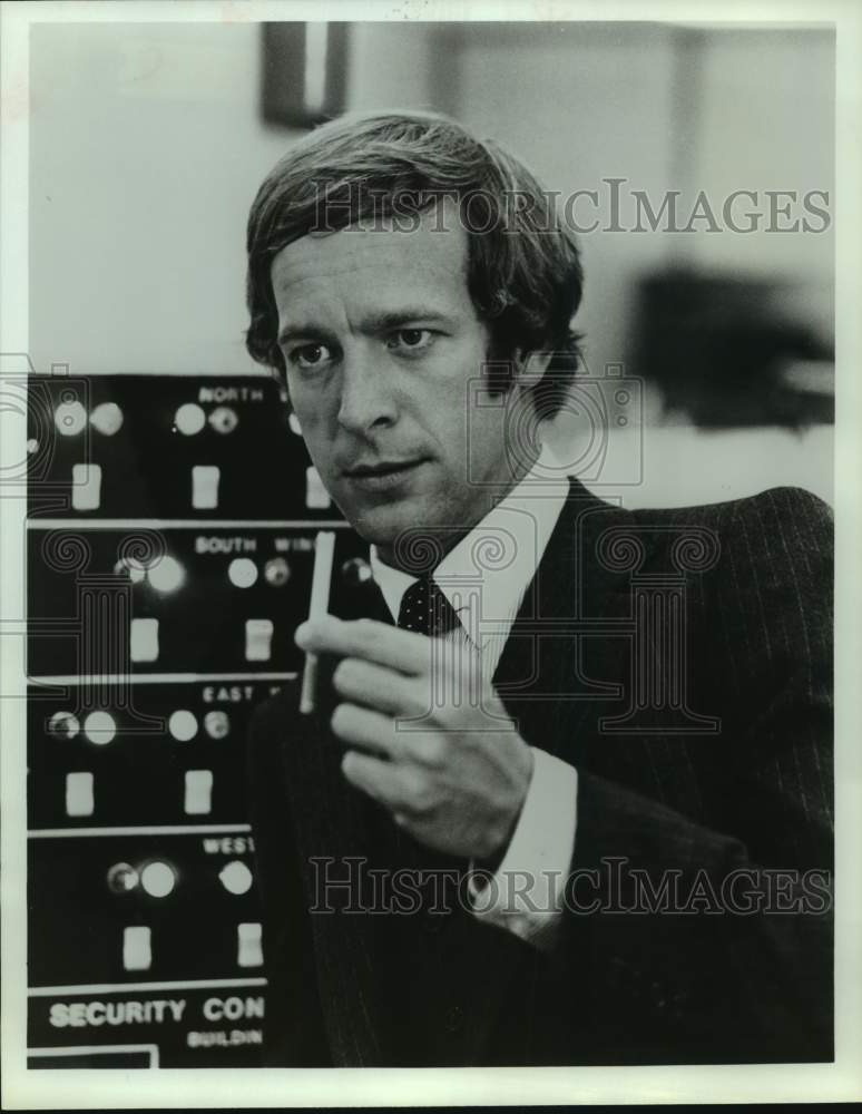 Press Photo Actor Dale Robenette Offers Cigarette - Historic Images