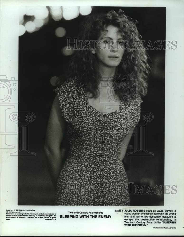 1991 Press Photo Actress Julia Roberts in Film "Sleeping with the Enemy" - Historic Images