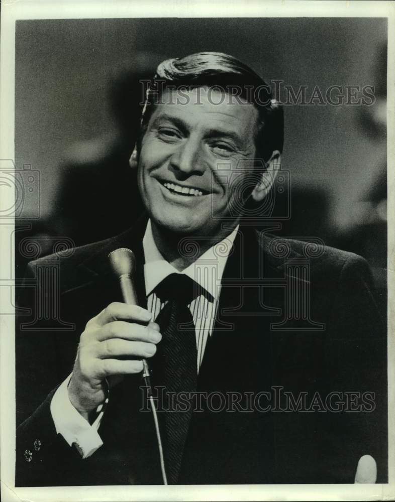 Press Photo Lawrence Welk Vocalist Jim Roberts - Historic Images
