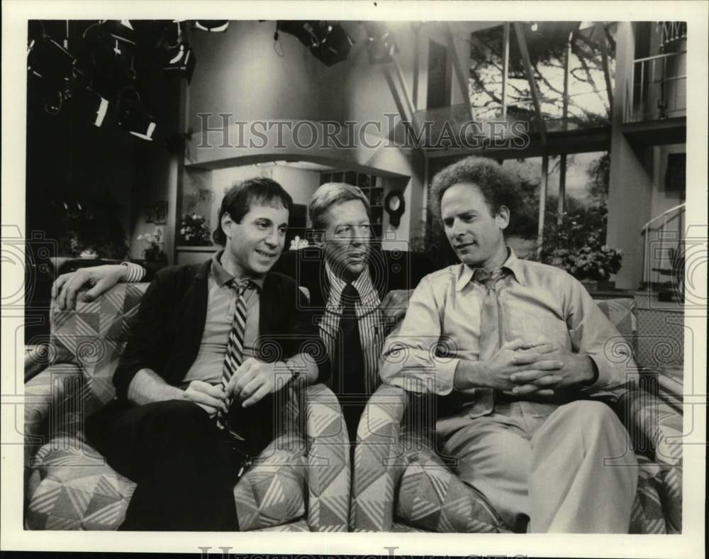 Press Photo TV Host Interviews Musicians Paul Simon & Art Garfunkel - Historic Images