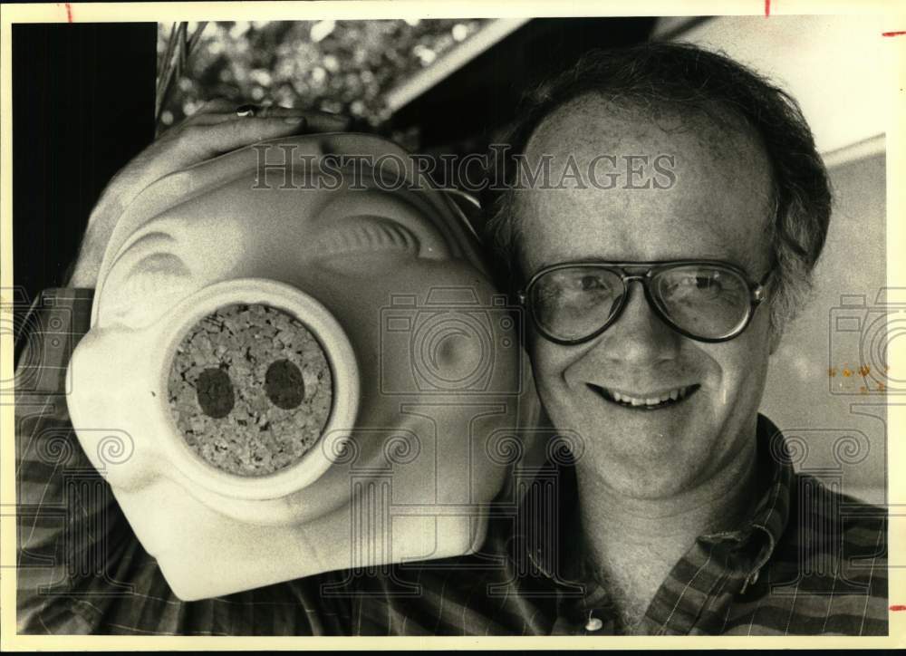 1981 Press Photo Richard Sanders stars on WKRP in Cincinnati. - Historic Images