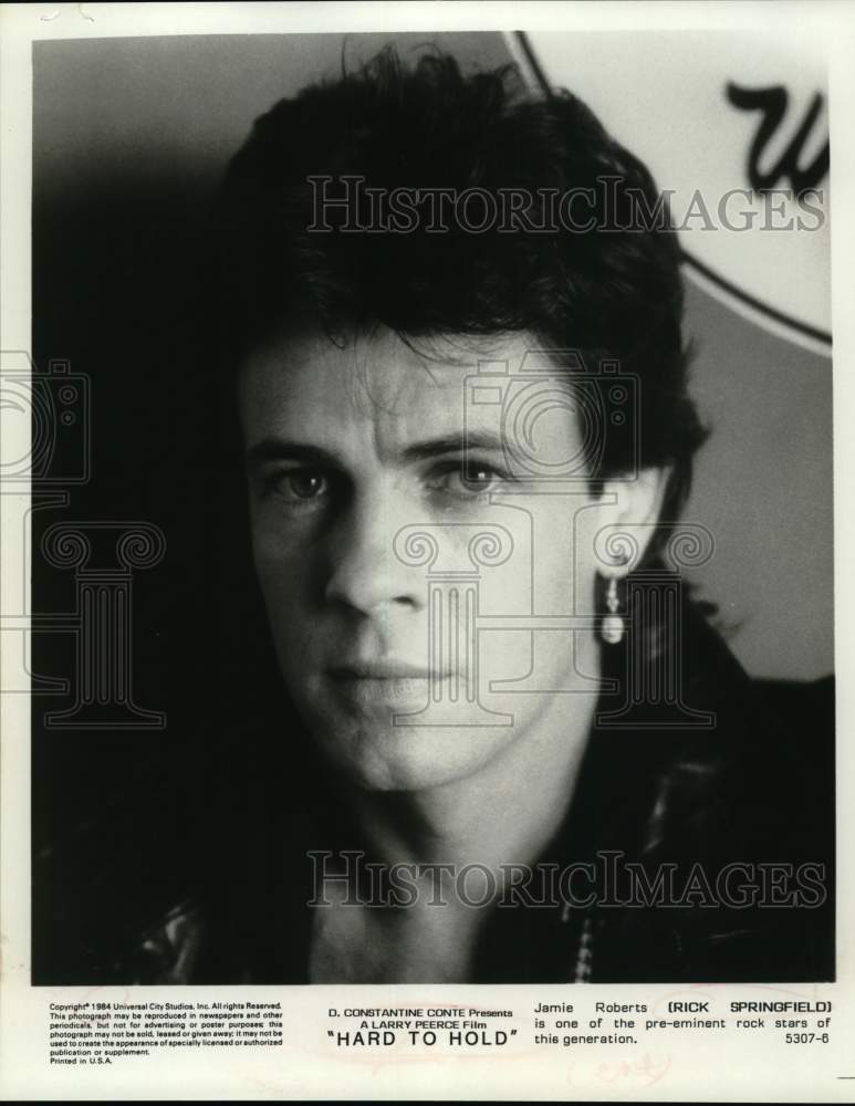 1984 Press Photo Rick Springfield in a scene from Hard to Hold. - Historic Images