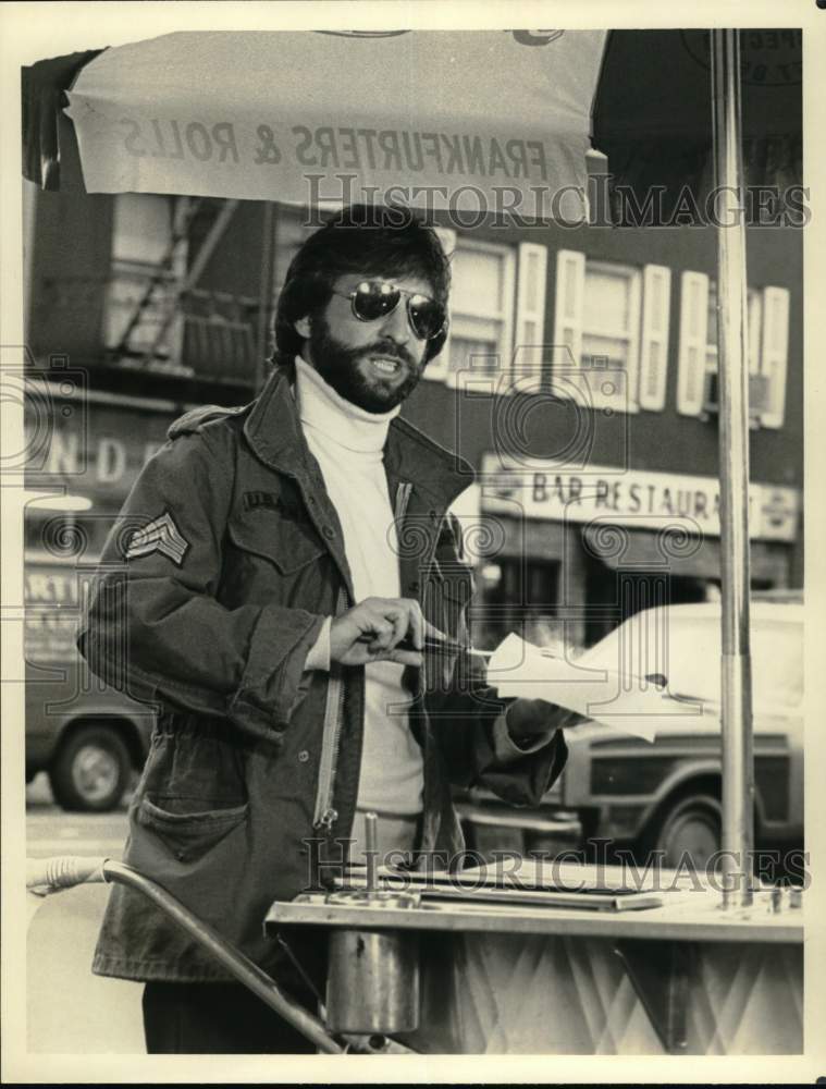 Press Photo Ron Silver in a scene on The Stockard Channing Show. - Historic Images