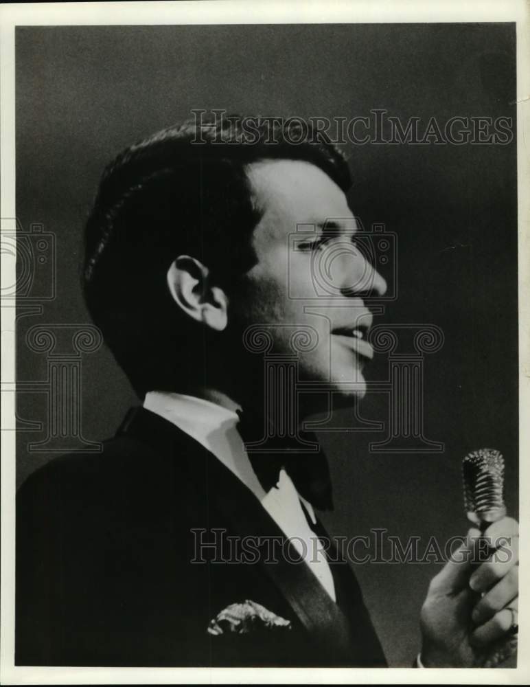 Press Photo Singer Frank Sinatra Jr. Performs - Historic Images