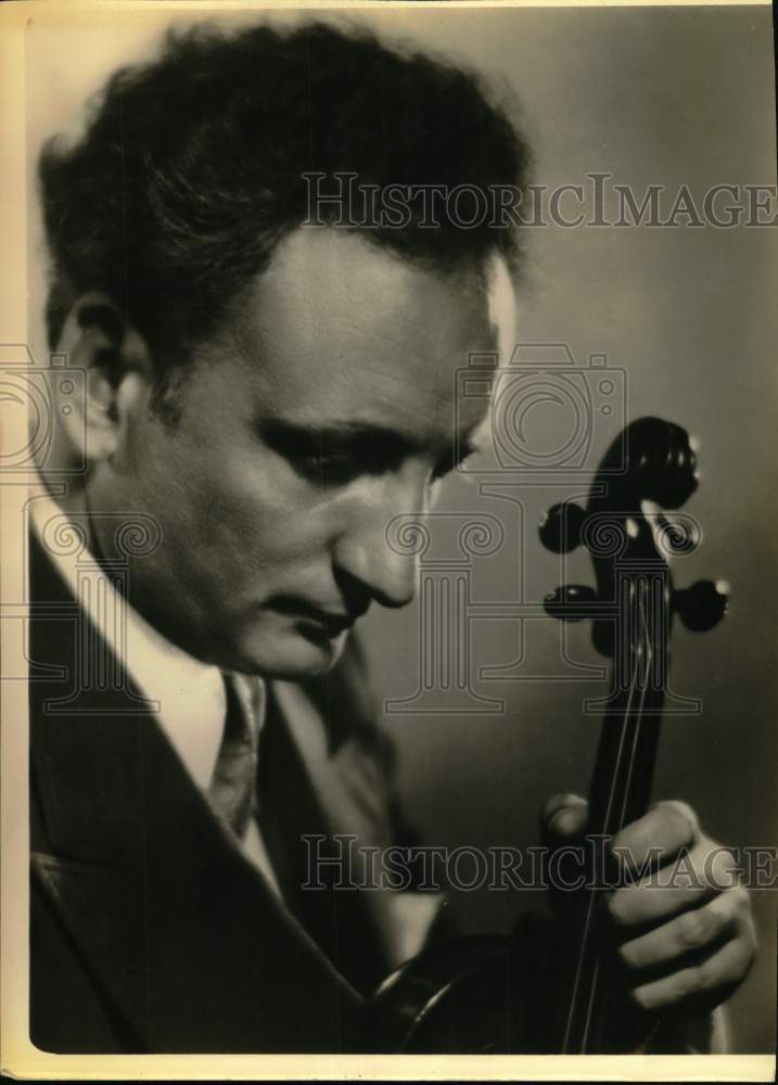 Press Photo Musician Dr. Eric Sorantin Poses with Violin - Historic Images