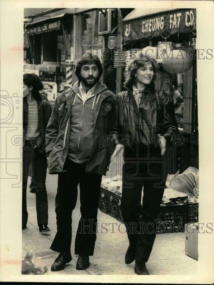 Press Photo Actor Ron Silver in a scene on a television show. - Historic Images