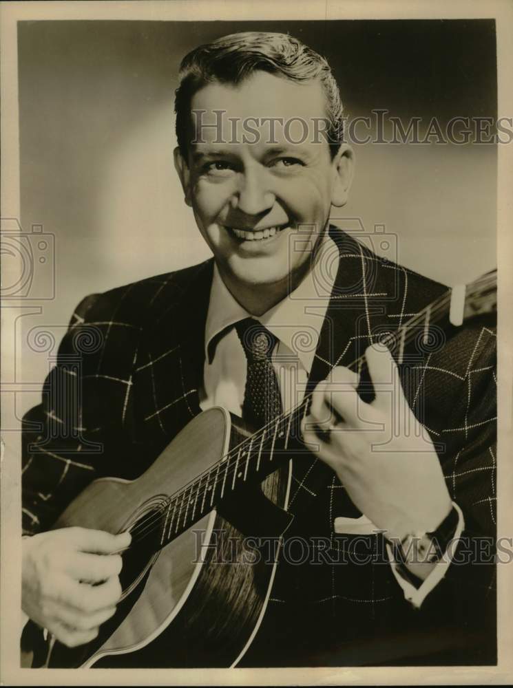 Press Photo An actor or entertainer plays guitar in a publicity photograph. - Historic Images