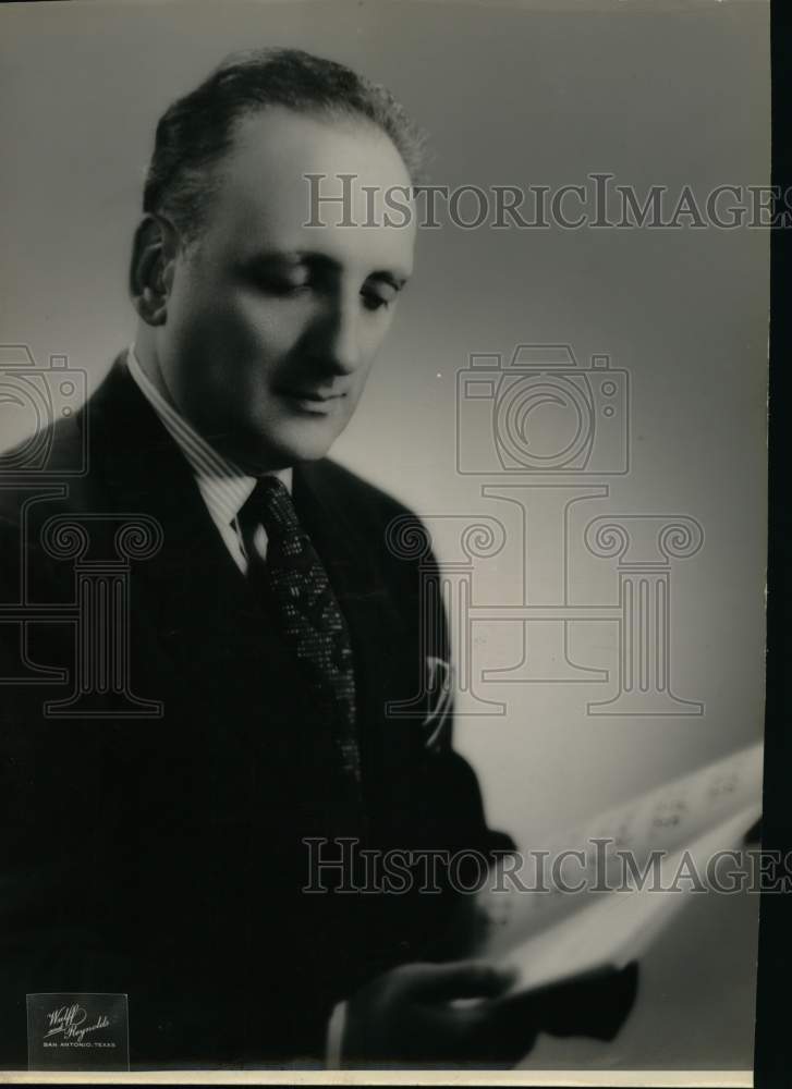 Press Photo Dr. Eric Sorantin, orchestra conductor from San Antonio, Texas. - Historic Images